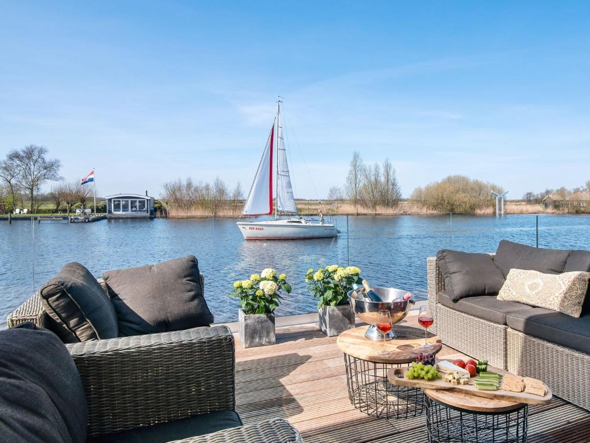 Very Spacious 8-Person Holiday Home In Friesland With Three Bedrooms De Veenhoop Екстериор снимка